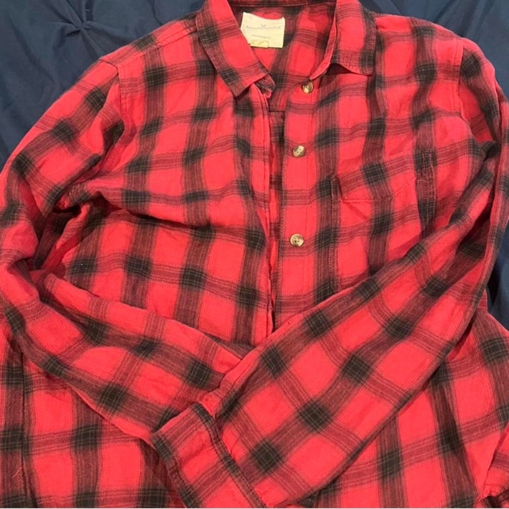 boyfriend fit flannel. black and red. size XS.